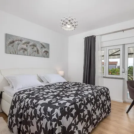 Apartament Flowers *