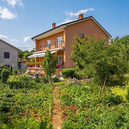 Apartament Flowers *